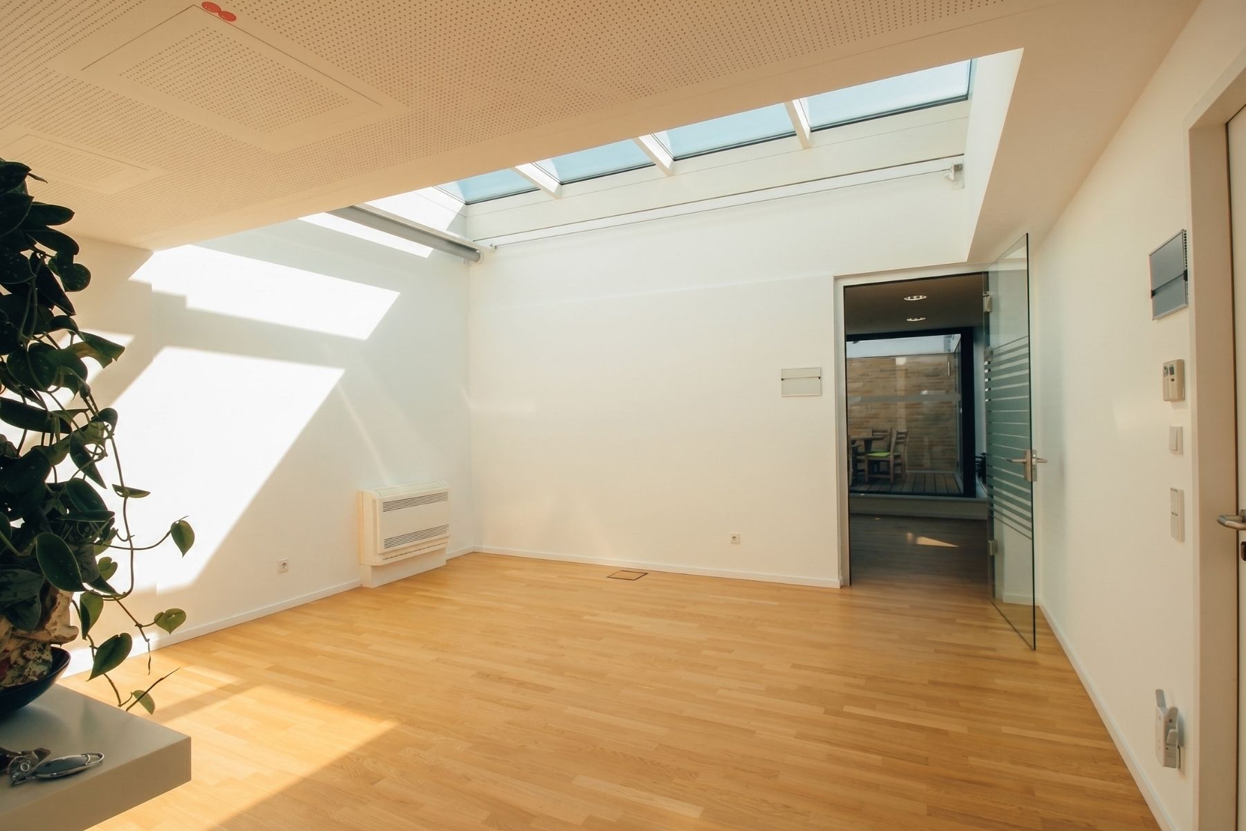 Lounge mit raumgroßem Dachfenster – Zenitlicht